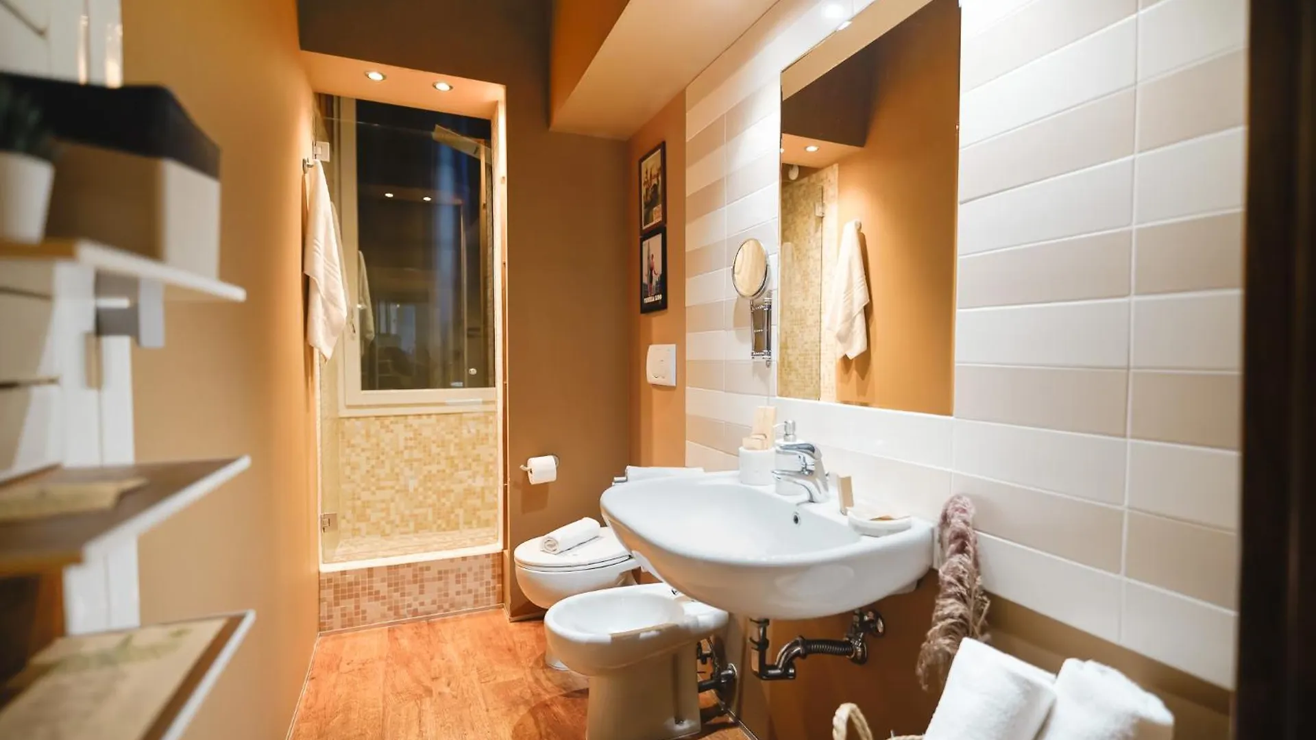 Entire Industrial Flat Venice With Patio - Free Parking Μέστρε 0*,  Ιταλία
