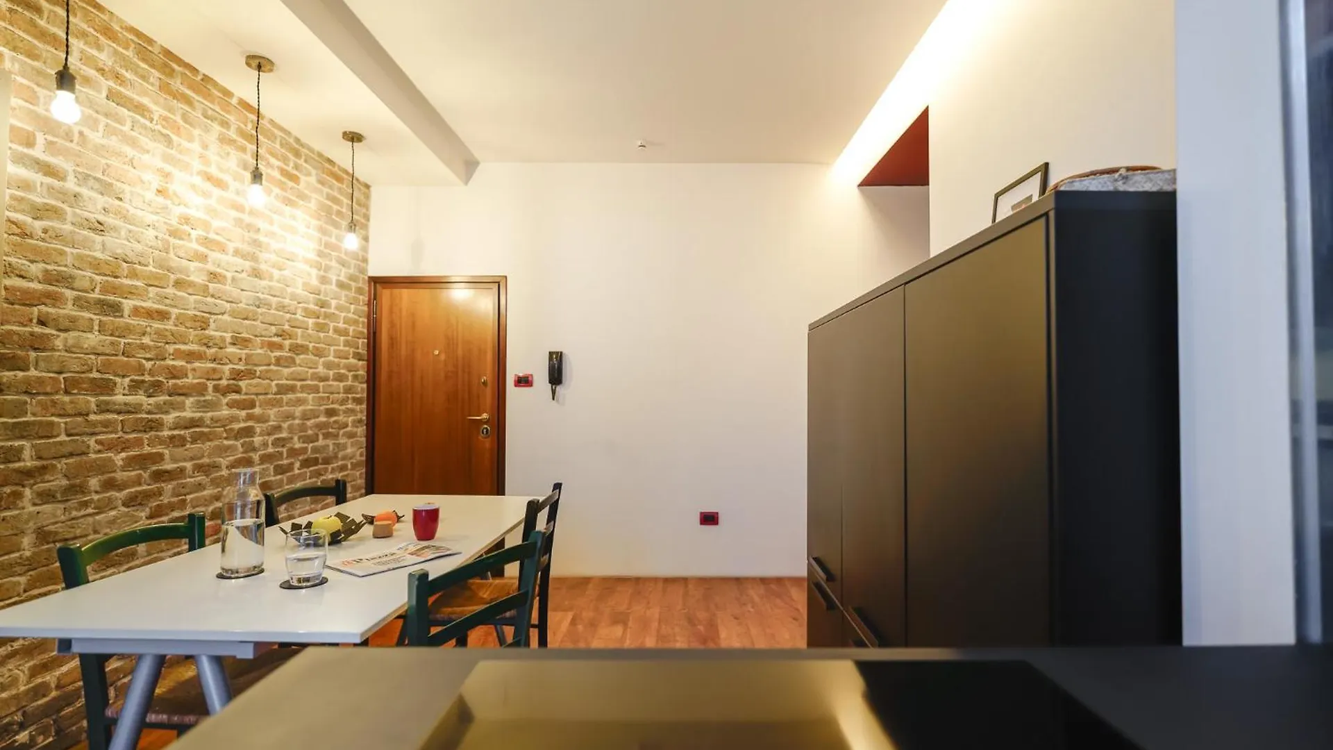 Entire Industrial Flat Venice With Patio - Free Parking Mestre Apartment